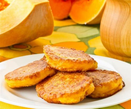 Dietary pumpkin pancakes: lean calorie content, recipe according to Dukan, PP and photo