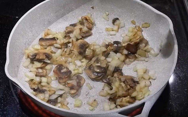 fry mushrooms with onions