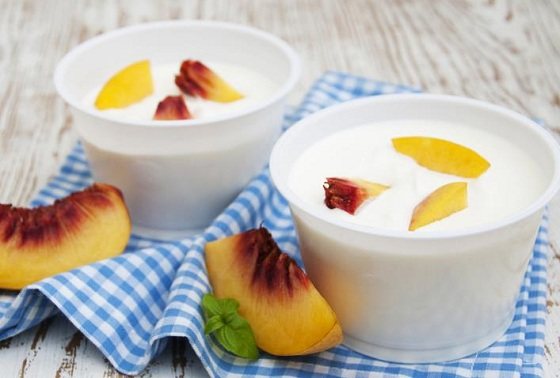 yogurt with peach