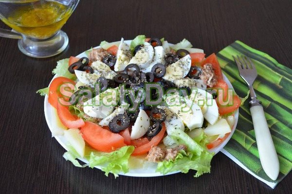 Классический салат из консервированного тунца