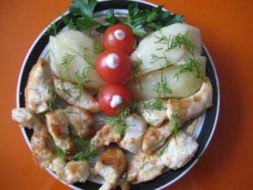 Chicken breast in a frying pan with mayonnaise. Chicken breast in mayonnaise (pieces) 