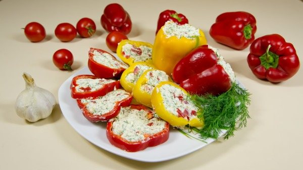 Stuffed peppers. Calorie content per 100 grams, how to cook in the oven, slow cooker, recipes 
