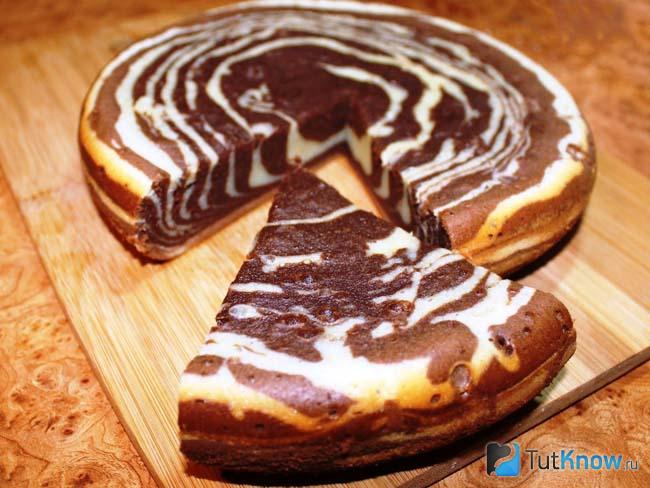 Zebra pie: recipe with sour cream