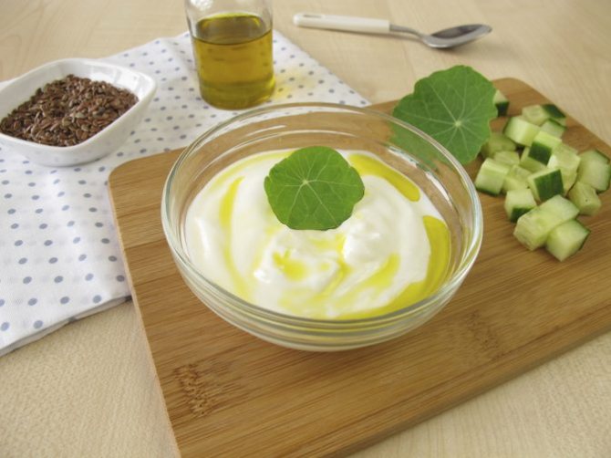 Lenten mayonnaise made from flaxseed flour