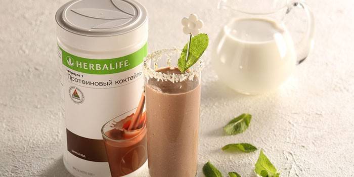 Herbalife protein shake in a jar and ready-made in a glass