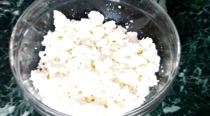 Recipe for cottage cheese from milk at home, curd mass