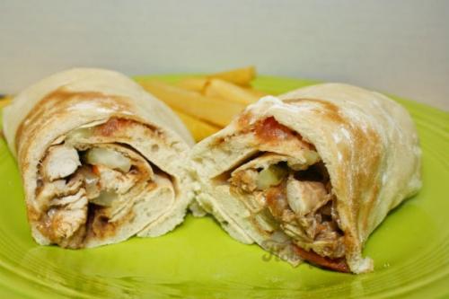 Lavash rolls for losing weight with chicken and tomatoes