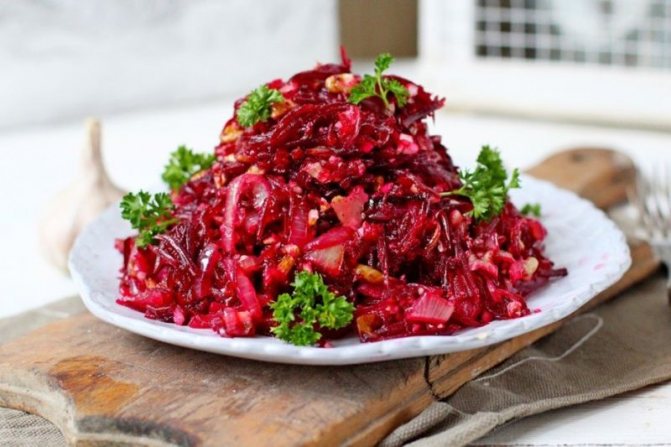 Boiled beet salad - simple and tasty recipes for preparing a dietary dish with photos