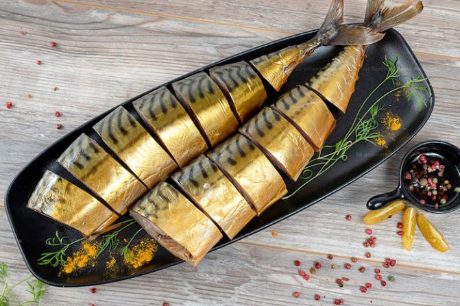 Cold smoked mackerel. Calorie content per 100 grams, benefits, harm, is it possible on a diet, composition 