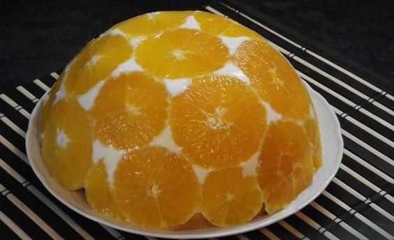 Curd dessert with oranges