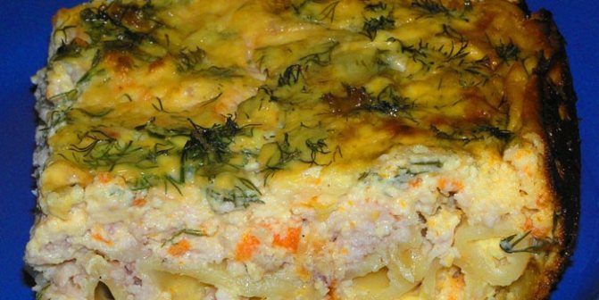 Baked pasta with minced meat and cream sauce